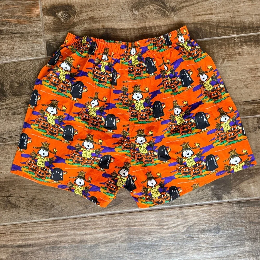 Peanuts Sideline Apparel VTG Mens Halloween Snoopy Pumpkin Patch Shorts,Orange,L